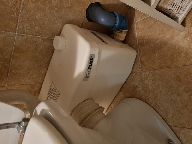 Foto 1 per la domanda: Posso collegare lo scarico della lavatrice a un sanitrit per wc, con lavabo e doccia?