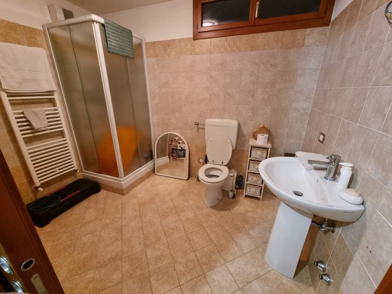 Foto 3 per la domanda: Posso collegare lo scarico della lavatrice a un sanitrit per wc, con lavabo e doccia?
