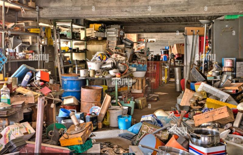 Foto 2 per la domanda: Sgombero 2 soffitte: avete aziende per portare tutto in discarica?