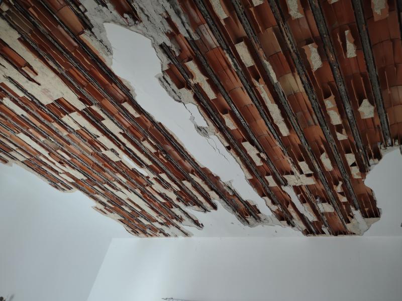 Sfondellamento soffitto salone 80mq: si può evitar...
