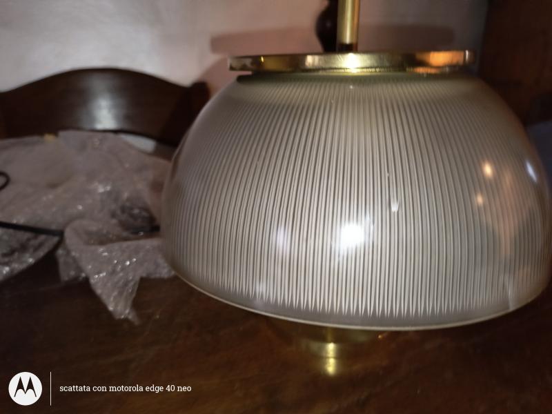 Foto 2 per la domanda: Come scegliere la plafoniera giusta per una lampada da tavolo?