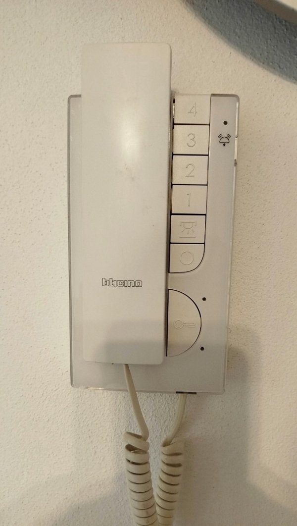 Foto 1 per la domanda: Campanello Bticino che non suona: qual è il problema?
