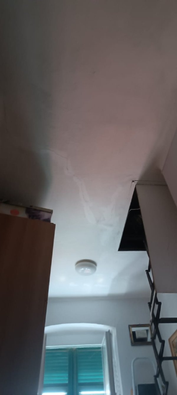 Foto 2 per la domanda: Situazione umidità in casa di paese: quali sono i segnali da considerare?