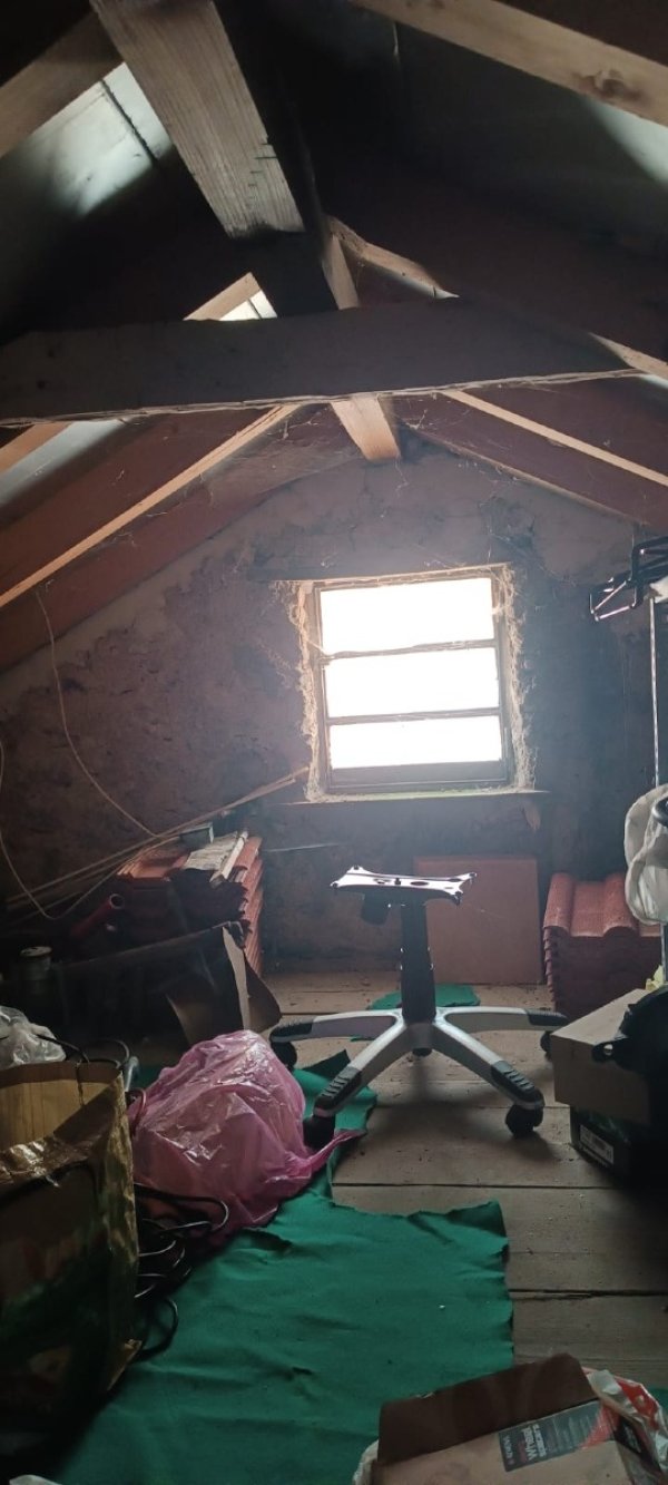 Foto 3 per la domanda: Situazione umidità in casa di paese: quali sono i segnali da considerare?