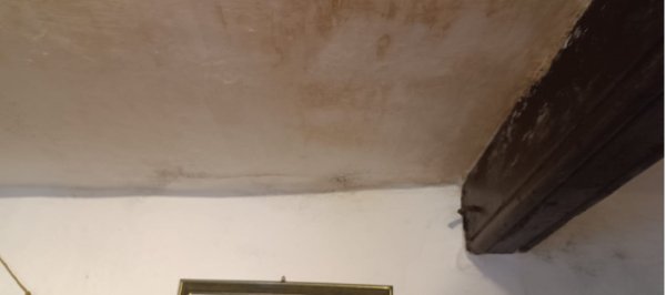 Foto 4 per la domanda: Situazione umidità in casa di paese: quali sono i segnali da considerare?