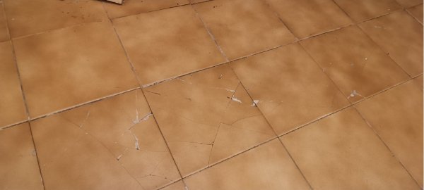 Foto 5 per la domanda: Situazione umidità in casa di paese: quali sono i segnali da considerare?