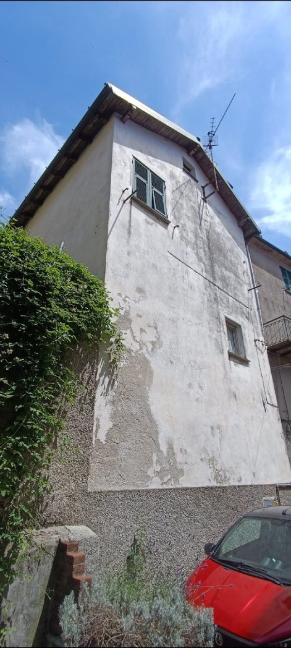 Foto 7 per la domanda: Situazione umidità in casa di paese: quali sono i segnali da considerare?