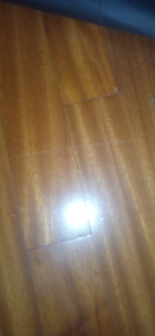 Foto 2 per la domanda: Rimozione di graffi e macchie bianche dal parquet: quali sono le soluzioni?