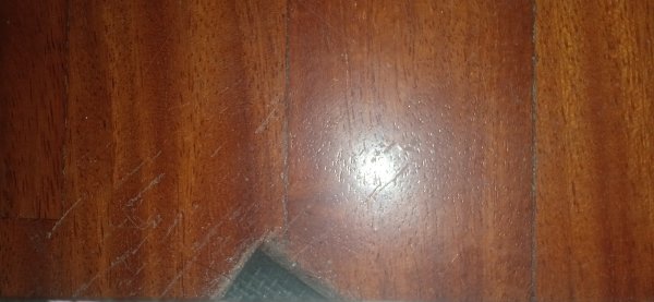 Foto 3 per la domanda: Rimozione di graffi e macchie bianche dal parquet: quali sono le soluzioni?