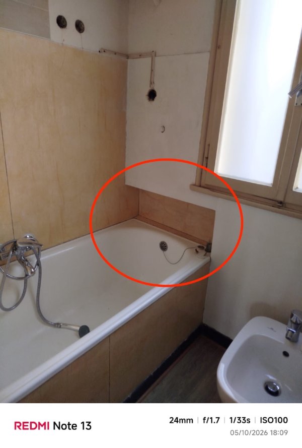Foto 1 per la domanda: Abuso edilizio per una nicchia sopra la vasca da bagno