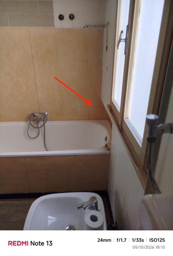 Foto 3 per la domanda: Abuso edilizio per una nicchia sopra la vasca da bagno