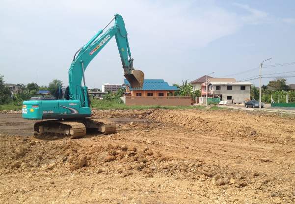 Operazioni di riempimento di un terreno Un intervento di riempimento di un terreno.