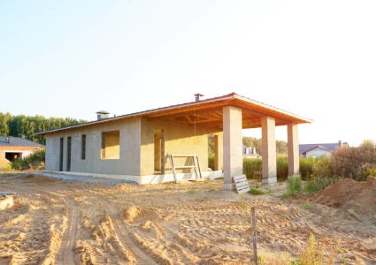 Una guida per calcolare quali sono i prezzi per edificare una casa di nuova costruzione su un terreno agricolo.