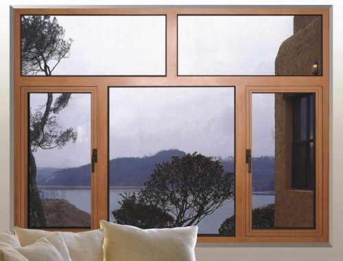 Per sapere quali prezzi hanno le finestre in legno è opportuno richiedere più preventivi a differenti aziende.
