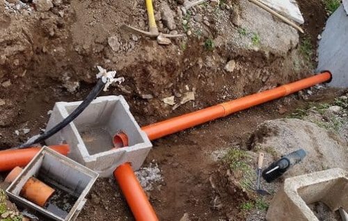 La realizzazione di un pozzetto pluviale avente un costo di 250,00 €.