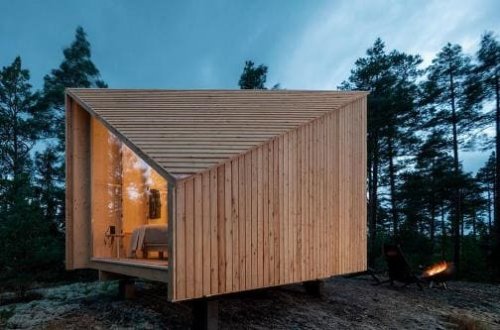 Il prezzo di una micro casa dipende dalle dimensioni, dalla tipologia, dai materiali e dalle finiture. In questa immagine, una micro casa in legno.