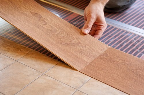 Dettagli sui costi medi per pavimentare senza demolizione con la sovrapposizione e consigli per ottenere preventivi convenienti gratis