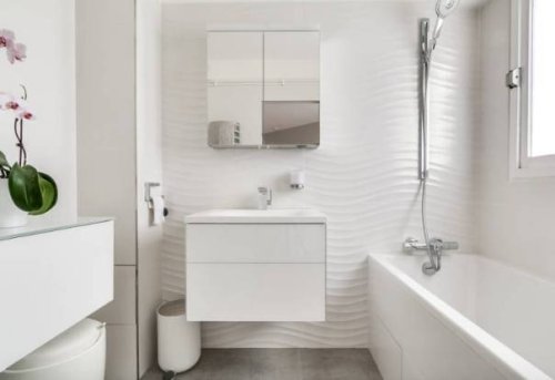 Il lavoro di un architetto per la progettazione di un bagno a Cagliari.