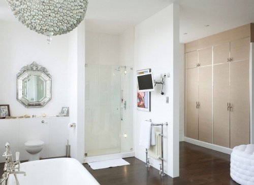 Un bagno ristrutturato a Sondrio.