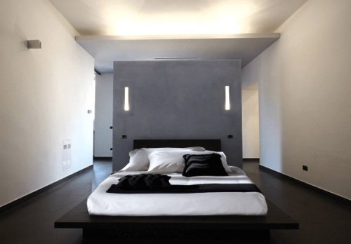 Una camera da letto ristrutturata a Biella.