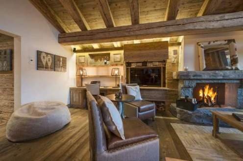 Una casa di Grottaferrata ristrutturata in stile rustico.