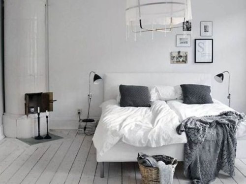 Una casa ristrutturata in stile minimalista a Parma.