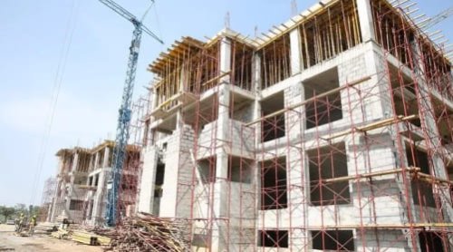 Lavori di costruzione degli edifici di un condominio in provincia di Varese.
