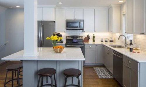 Una cucina ristrutturata.