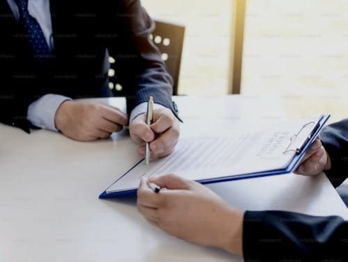 La stipula di un contratto di assistenza per la partecipazione ad un'asta immobiliare.