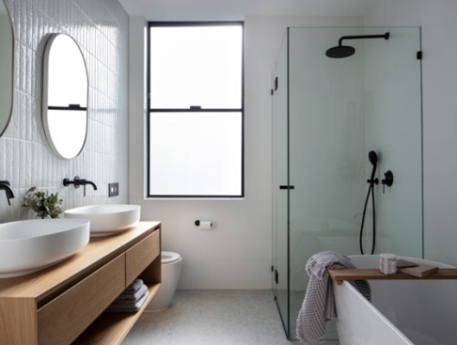 Un'idea per il rifacimento del bagno a Macerata.