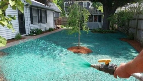 L'idrosemina di un giardino.