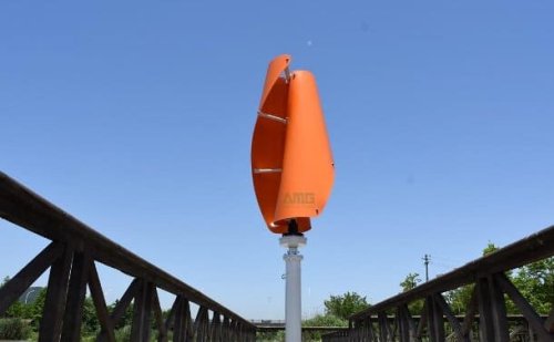 Un impianto eolico domestico verticale.