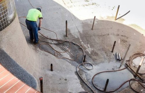L'inghisaggio di alcune barre di acciaio.