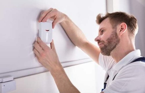 L'installazione di un sistema di antifurto domestico in una casa di Imperia.