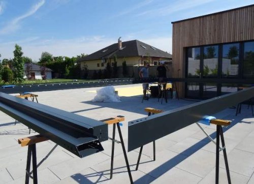L'installazione di una pergola bioclimatica.