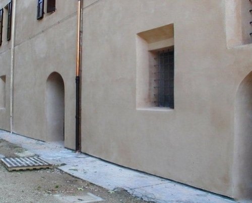 Intonaco esterno realizzato in cocciopesto.