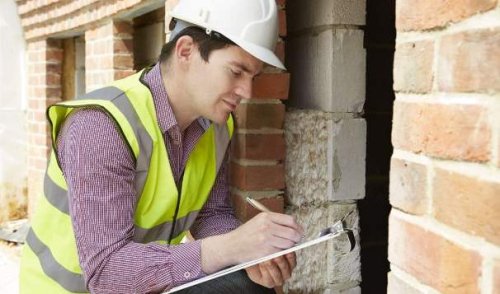 L'ispezione delle strutture nel corso della perizia tecnica di un immobile