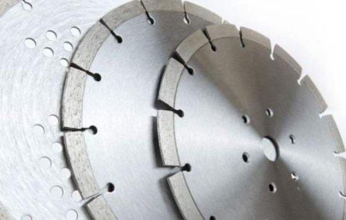 Lame diamantate laser per il taglio del cemento armato.