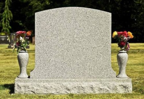 Una lapide in granito.