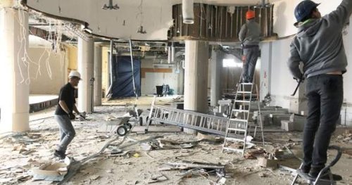 L'esecuzione dei lavori di ristrutturazione di un ristorante.