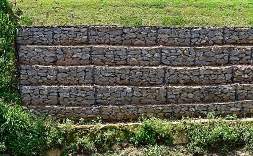 Un muro di contenimento realizzato a Lodi.