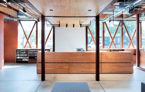 La zona delle casse di un negozio recentemente ristrutturato.