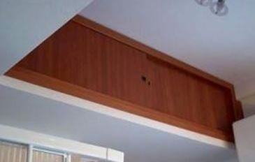 Un palchettone con struttura in legno.