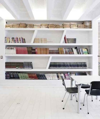 Una parete attrezzata in cartongesso.