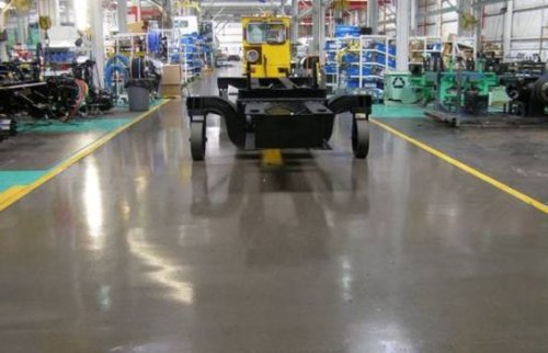 Una pavimentazione industriale in un deposito del Nord Italia.