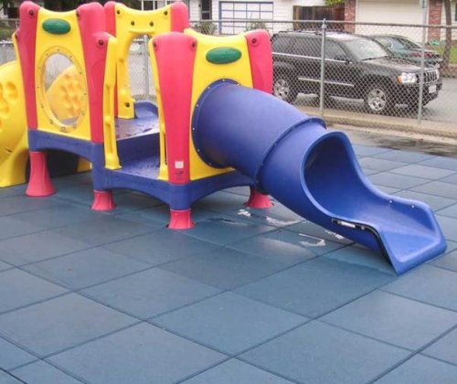 Pavimenti antitrauma utilizzati in un parco giochi.