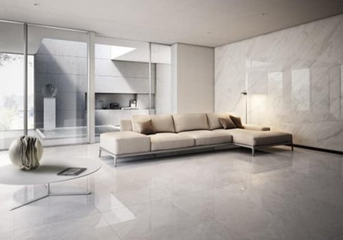 un pavimento in gres porcellanato effetto marmo.