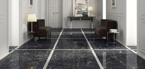 Un pavimento in marmo.