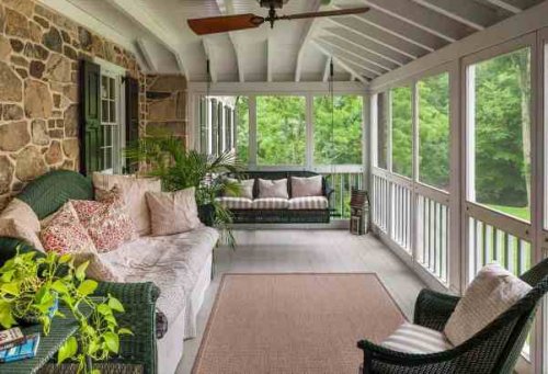 Un esempio di portico in legno lamellare.