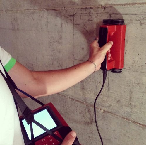 La realizzazione di una prova SONREB.